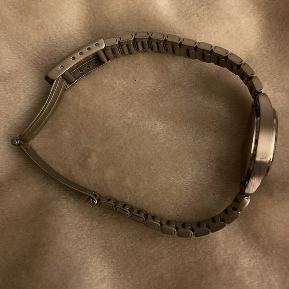 **SOLD ELSEWHERE** Casio - (Quartz) Silver Watch w/ Black Face - Picture 3 of 12